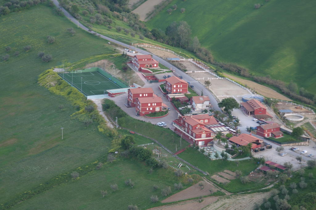 Fattoria Cerreto Hotel Mosciano Sant'Angelo Exterior photo