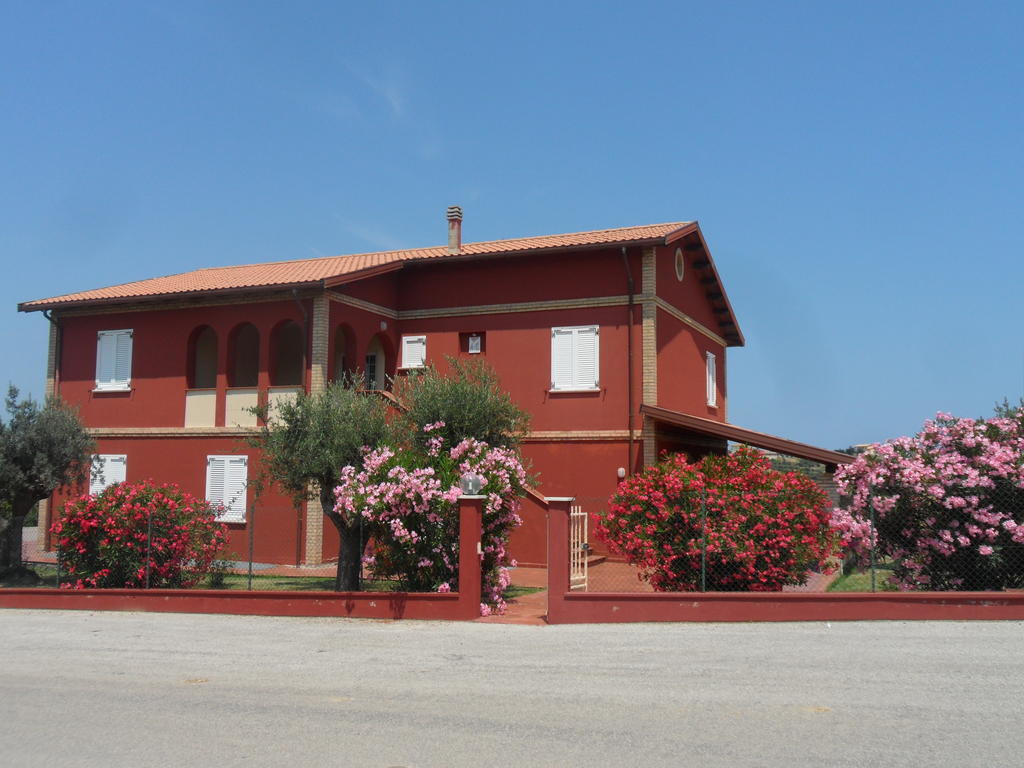 Fattoria Cerreto Hotel Mosciano Sant'Angelo Exterior photo