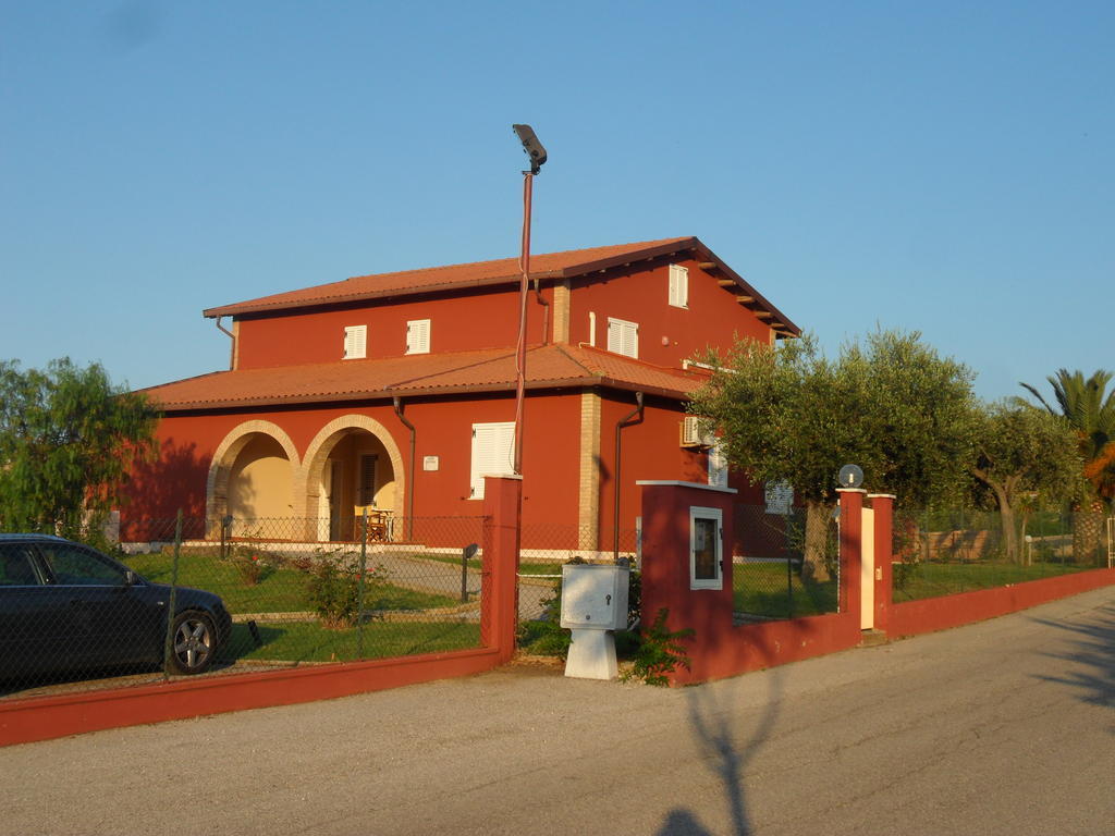Fattoria Cerreto Hotel Mosciano Sant'Angelo Exterior photo