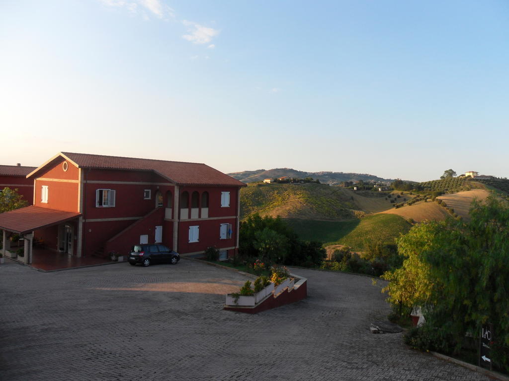 Fattoria Cerreto Hotel Mosciano Sant'Angelo Exterior photo