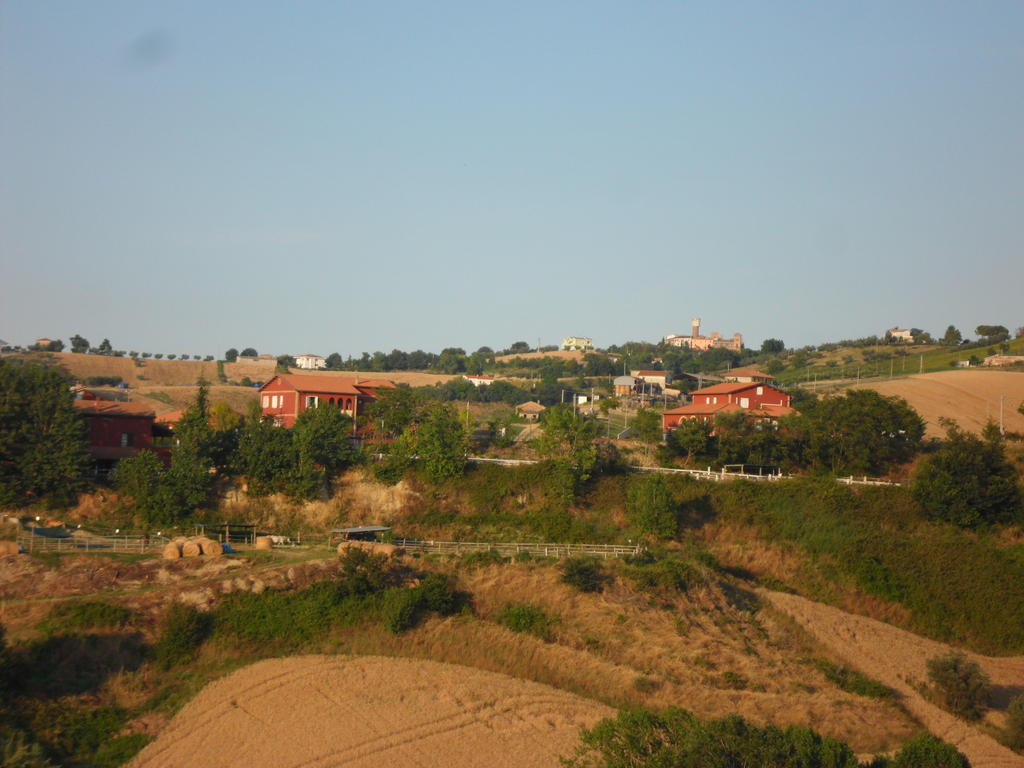 Fattoria Cerreto Hotel Mosciano Sant'Angelo Exterior photo
