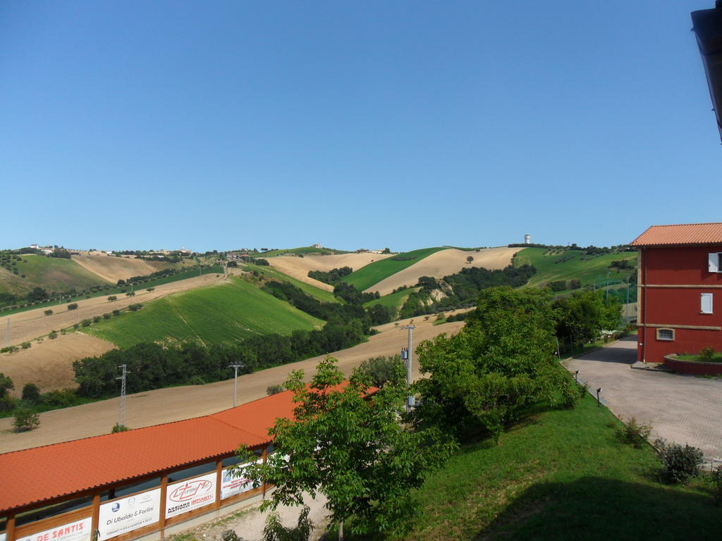 Fattoria Cerreto Hotel Mosciano Sant'Angelo Exterior photo