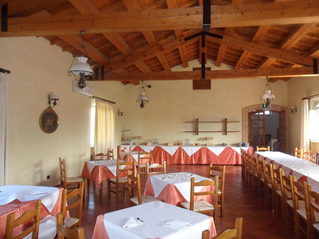 Fattoria Cerreto Hotel Mosciano Sant'Angelo Exterior photo