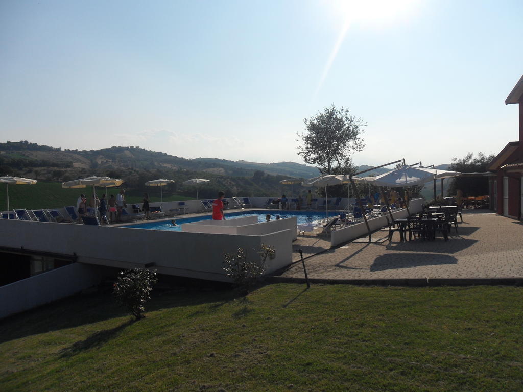 Fattoria Cerreto Hotel Mosciano Sant'Angelo Exterior photo